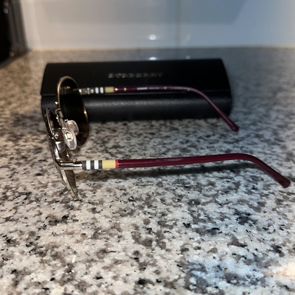 Burberry sunglasses - Picture 2 of 4